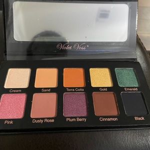 Violet Voss- Essential Eye shadow